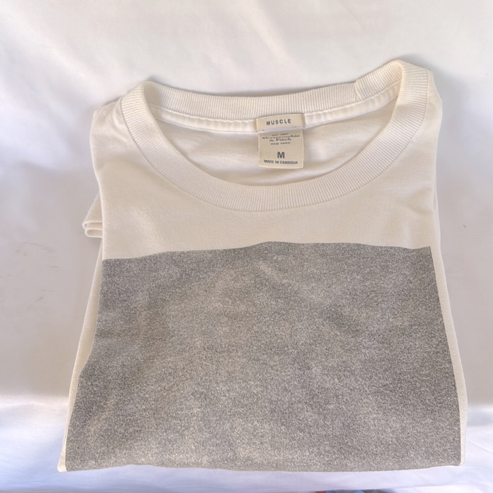 Gently Worn Abercrombie & Fitch Muscle White Graphic T-Shirt -Men’s Size Medium - Picture 4 of 9